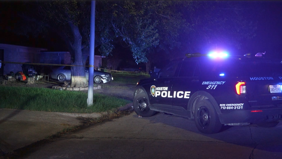 Two bodies found inside Southeast Houston home, police search for homicide suspect