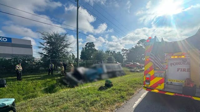 1 dead in Harris County crash on Bammel, Greenbrook involving dump truck, pickup