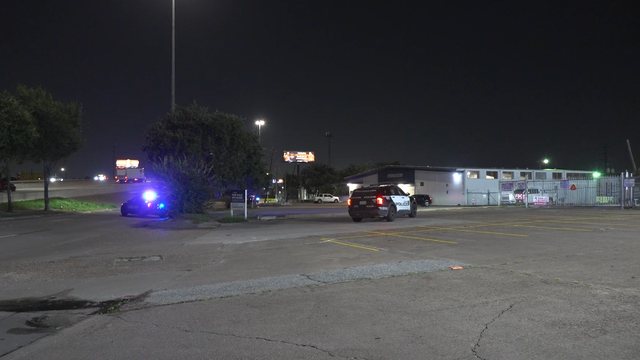 Woman shot in neck near Gulf Freeway while in business parking lot