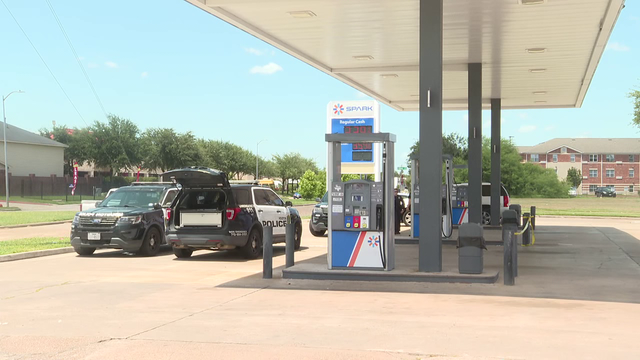 Houston crash: Elderly man killed in auto-pedestrian crash in convenience store parking lot