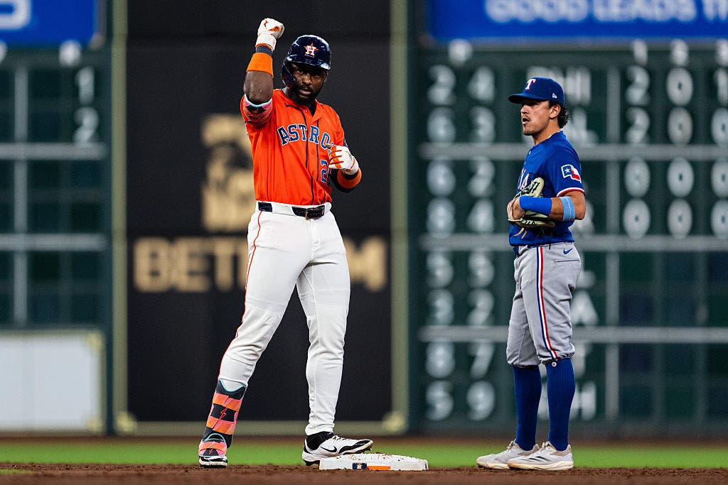 Astros sweep Rangers, widen AL West lead after pivotal weekend series