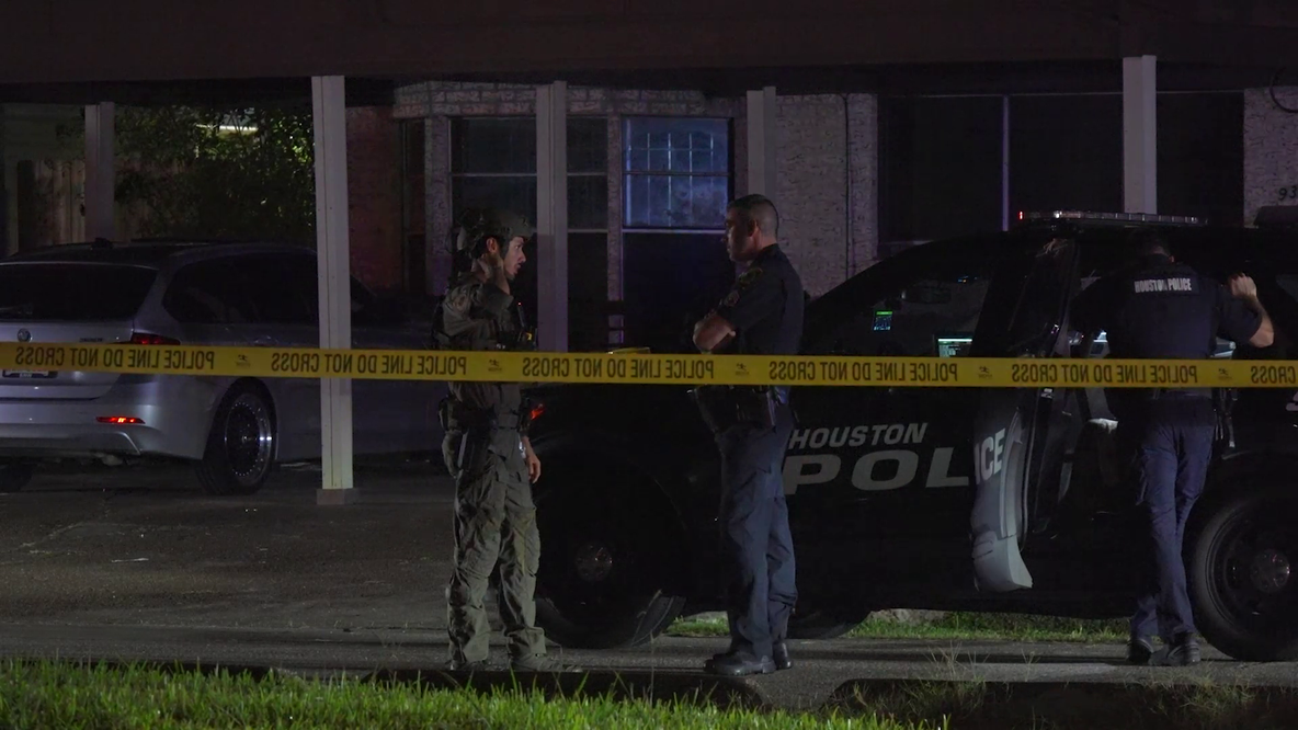 Four shot, 1 killed by victim's boyfriend in Sunnyside