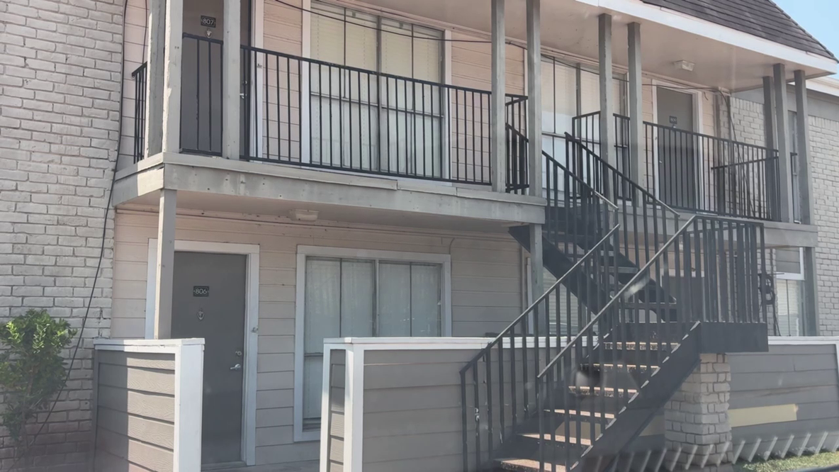 Residents at northeast Houston apartment complex without power for more than a day