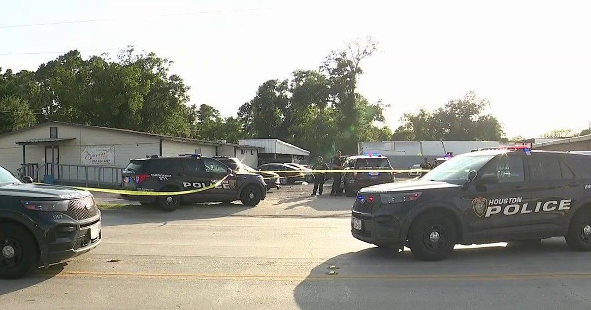 Witness: NE Houston shooting kills son, injures mother at repast