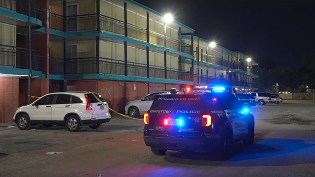 21-year-old found shot after crashing near SW Houston apartment complex