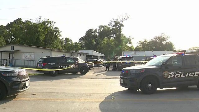 Witness: NE Houston shooting kills son, injures mother at repast