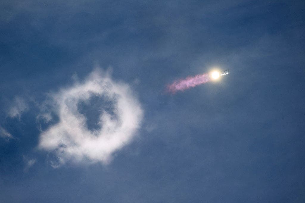 SpaceX achieves orbit with Starship Flight 14 before cutting test mission short