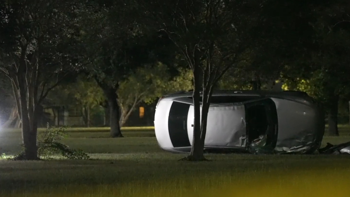 Southeast Houston crash: Man in flipped vehicle on Hickok Lane possibly shot
