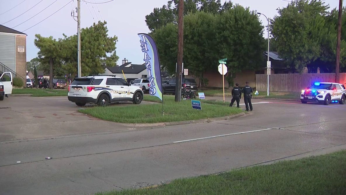 SWAT standoff in NW Harris County after suspect climbs roof following police chase