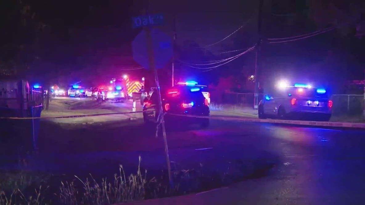 Harris County deputy shot; possible suspect fled in patrol car
