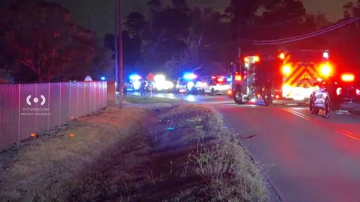 Harris County deputy shot; possible suspect fled in patrol car
