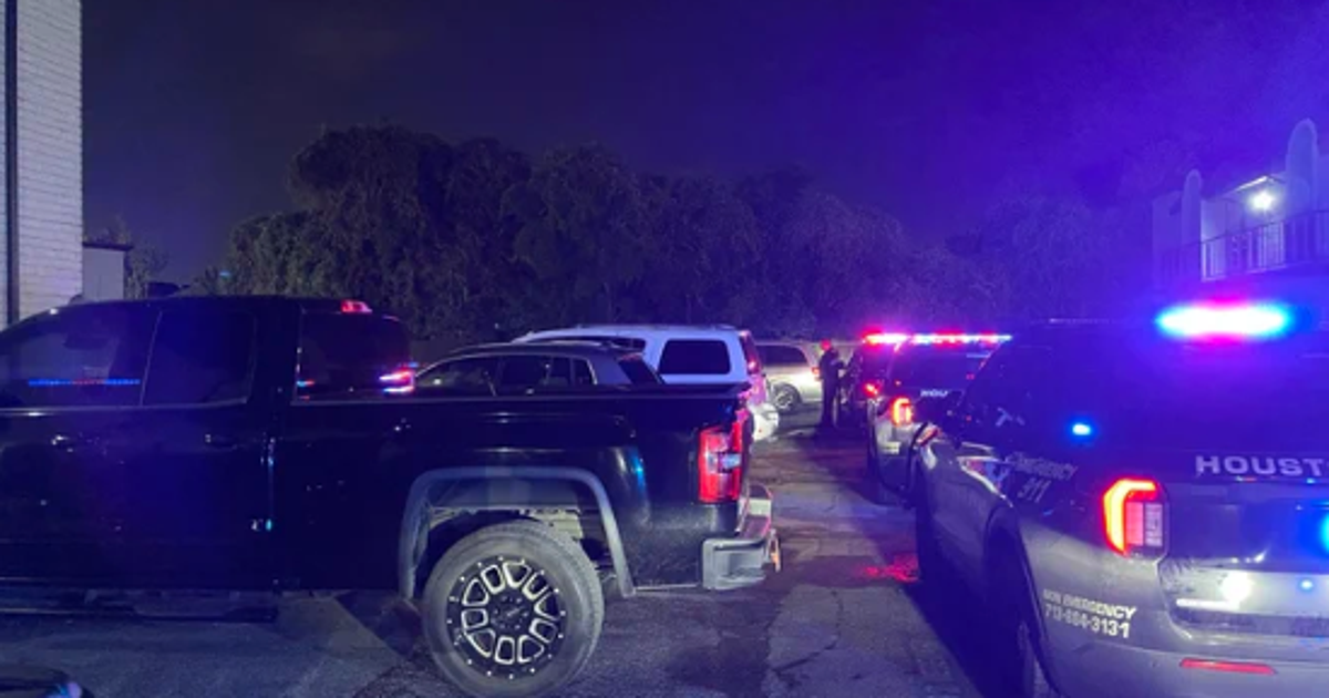 Man dead, suspect detained following shooting in Spring Branch area