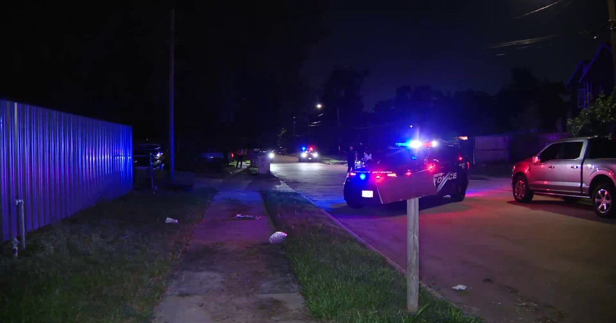 Houston police investigate after two men found dead in Northside/Northline home; neighbor reported foul odor before forced entry