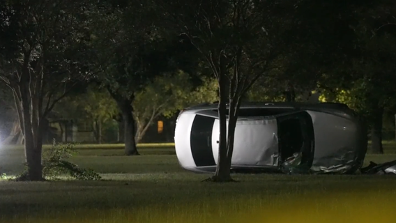 Southeast Houston crash: Man in flipped vehicle on Hickok Lane possibly shot