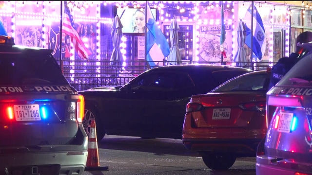 Gunman opens fire outside southwest Houston restaurant after argument, injuring bystander