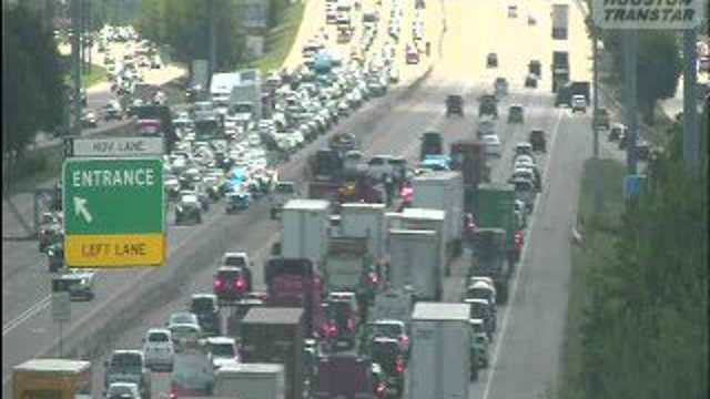 Spring High School student hit by vehicle while crossing I-45 in north Harris County