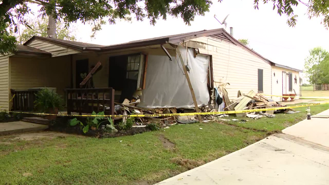 Navasota family without a home after truck crashes into home