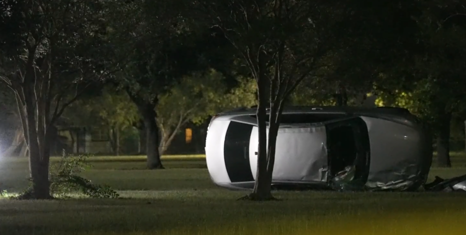 Southeast Houston crash: Man in flipped vehicle on Hickok Lane possibly shot