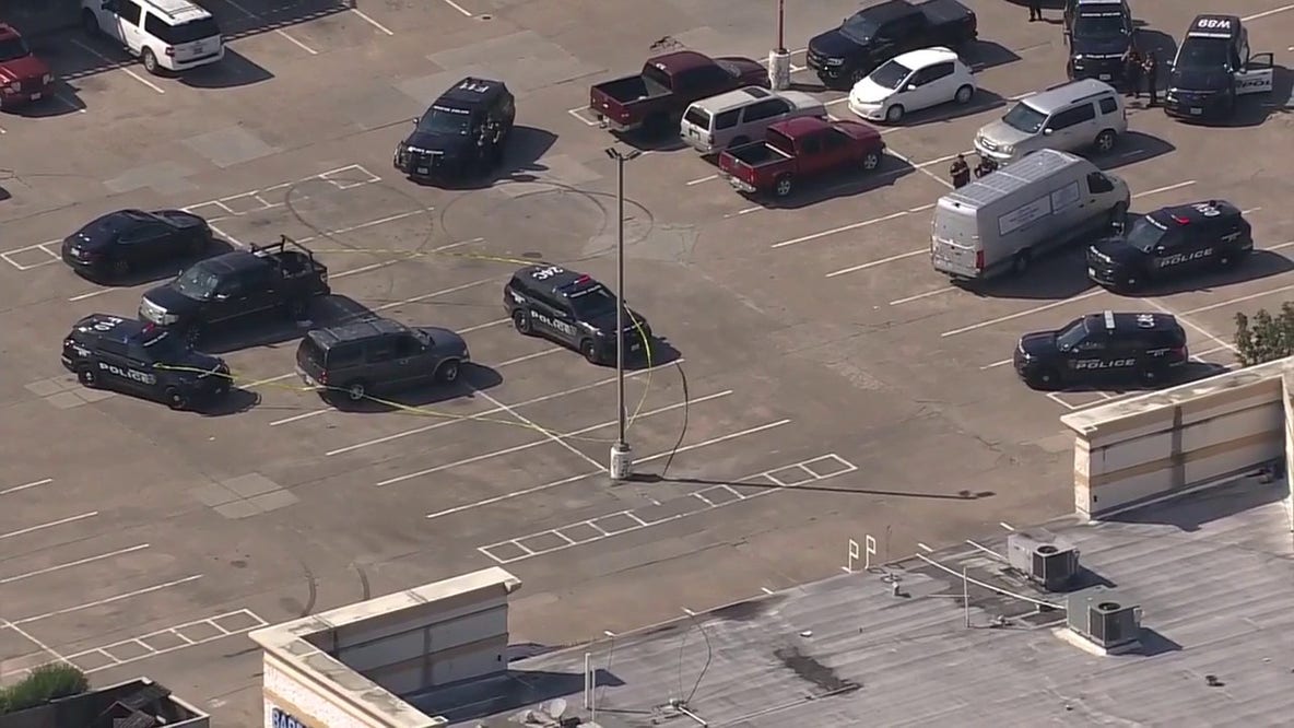Houston crime: Man critically injured in robbery, authorities searching for suspect