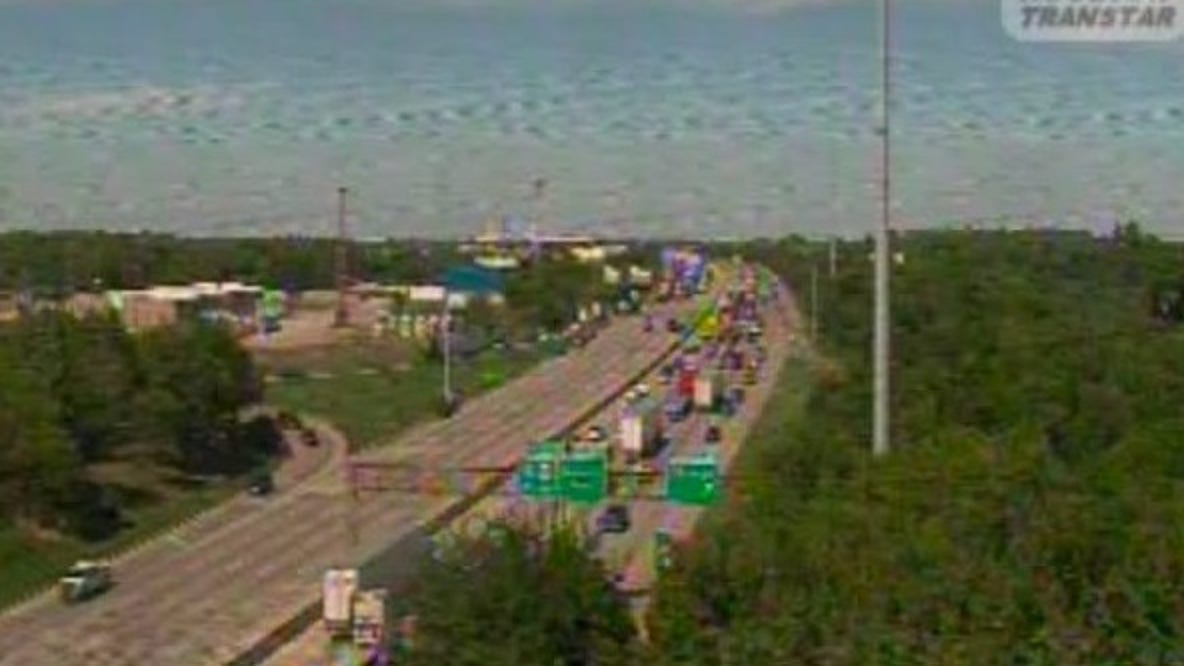 Two-vehicle crash shuts down I-610 East Loop