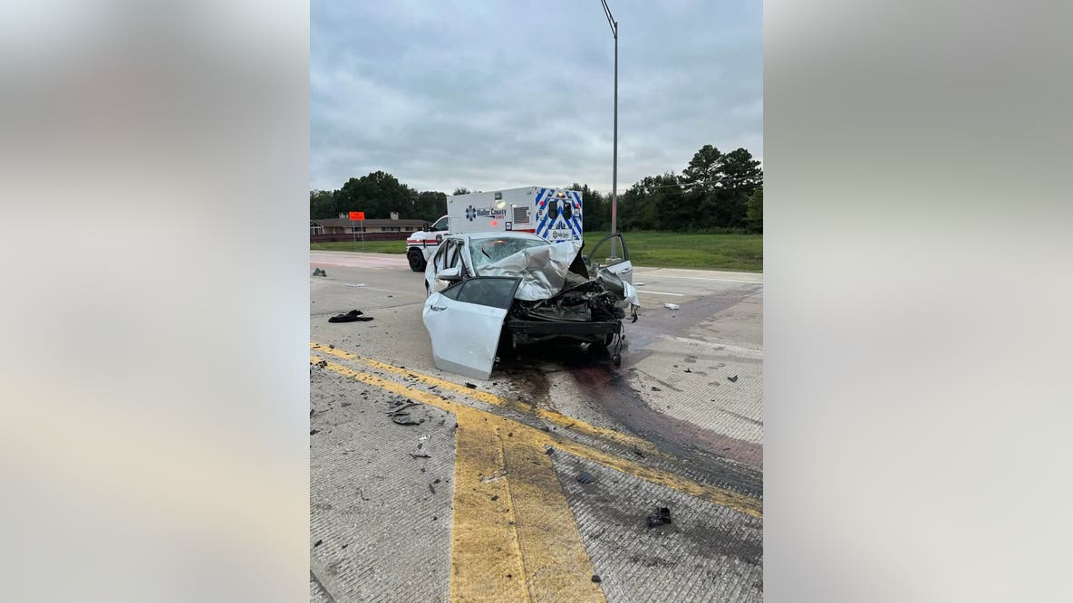 3 airlifted after 2-car crash in Waller County