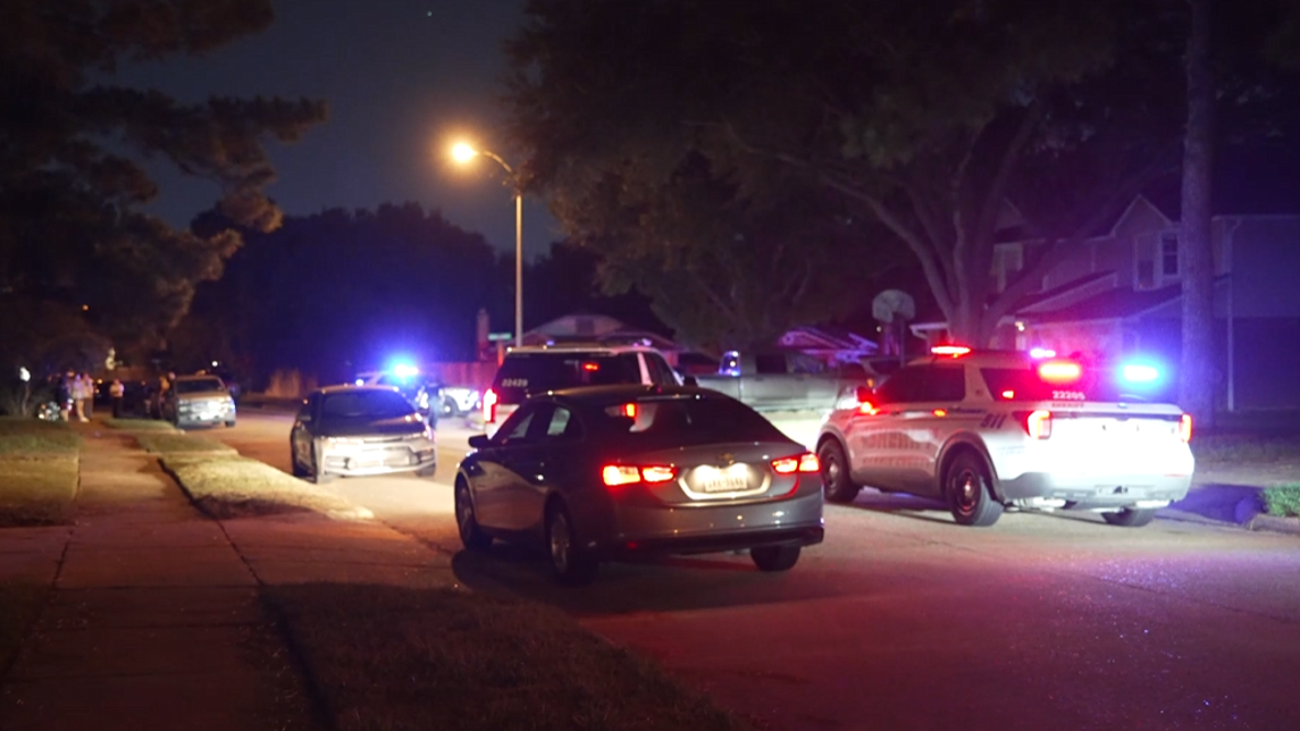 Man shot in neck after fight with coworkers in northwest Harris County