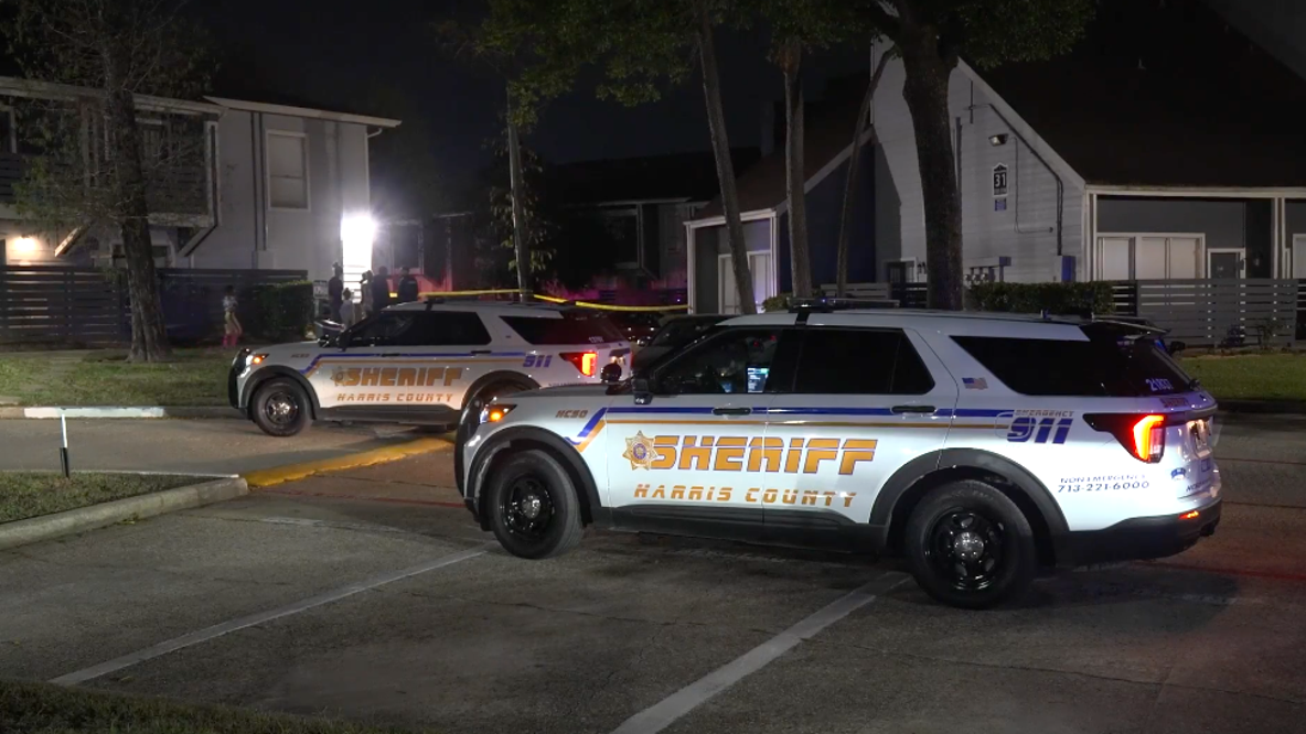 2 hospitalized after shooting at apartment complex in Harris County: deputies
