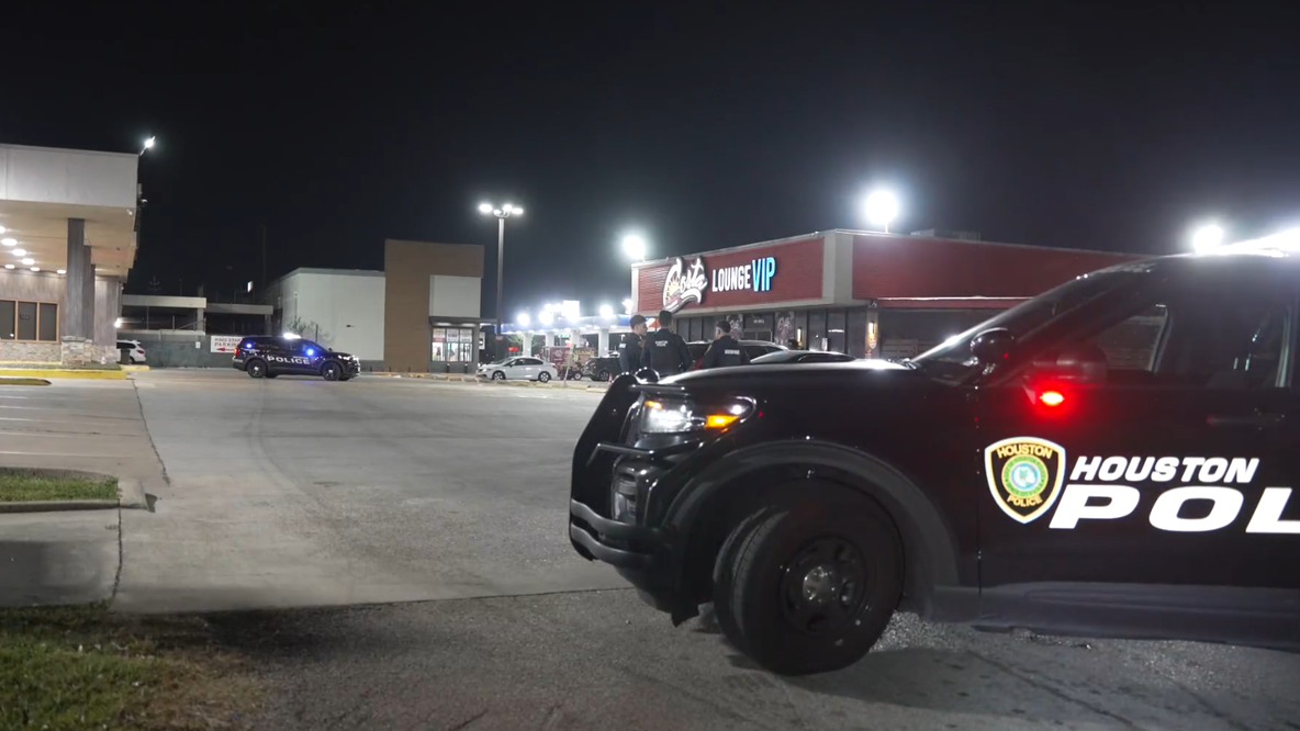 Man shot in front of southwest Houston bar after dispute over business ownership