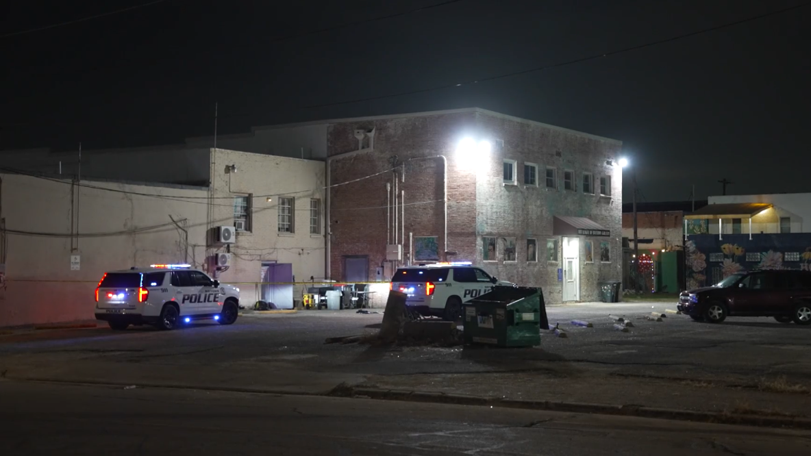 Baytown shooting: Man shot outside bar on West Texas Avenue, suspect on the run