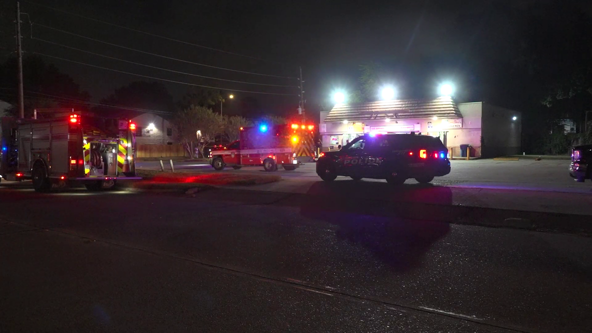 2 injured in Houston drive-by shooting outside convenience store