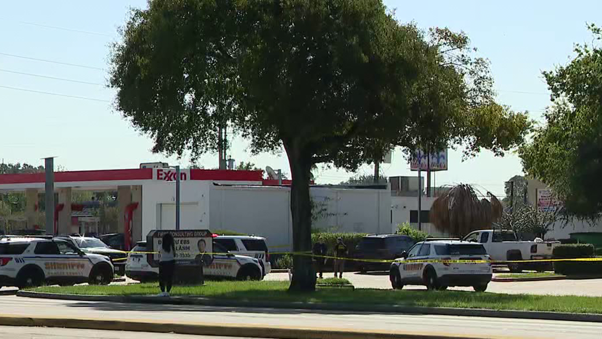 Harris County deputies investigating auto-pedestrian crash involving ICE vehicle