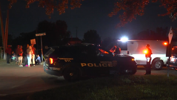 Houston police search Sims Bayou for stranded driver who vanished in water