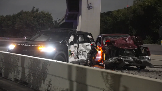 HPD officer hospitalized, driver dead after crash on Eastex Freeway
