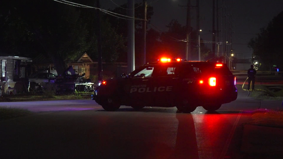 Shooting in southeast Houston leads to SWAT standoff