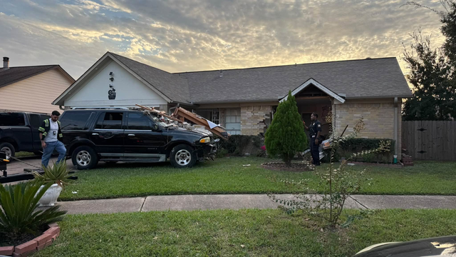 Harris County crash: Vehicle crashes into home, 2 people injured