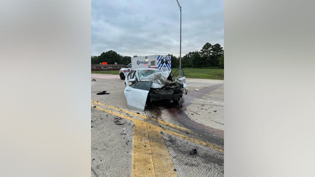 3 airlifted after 2-car crash in Waller County