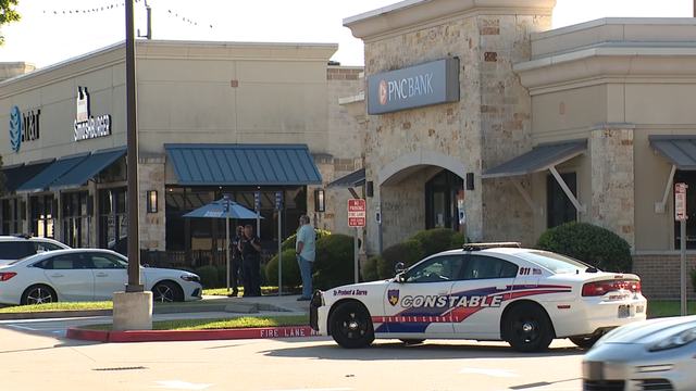 Robber flees after threatening teller at Cypress bank