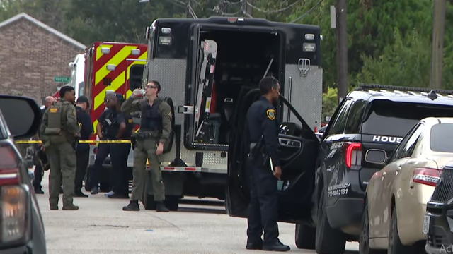 Suspect escapes north Houston police after shooting at delivery woman