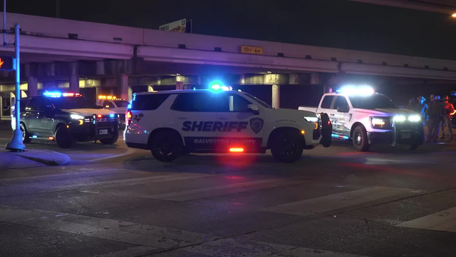 Hitchcock chase suspect crashes into pole in southeast Houston