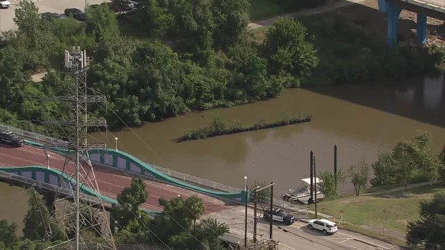 Man's body found in Buffalo Bayou in Downtown Houston