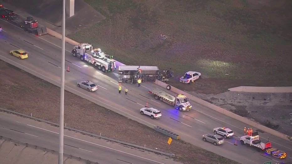 Traffic: Truck turnover on I-10 East westbound near downtown Houston