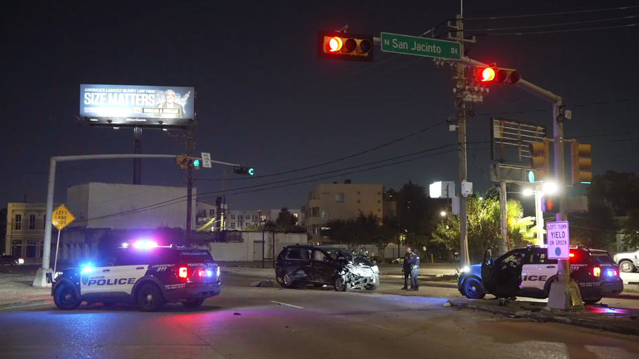 Houston police chase ends in crash downtown, 3 hospitalized