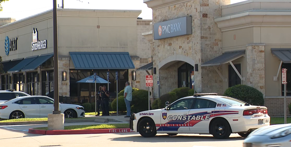 Robber flees after threatening teller at Cypress bank