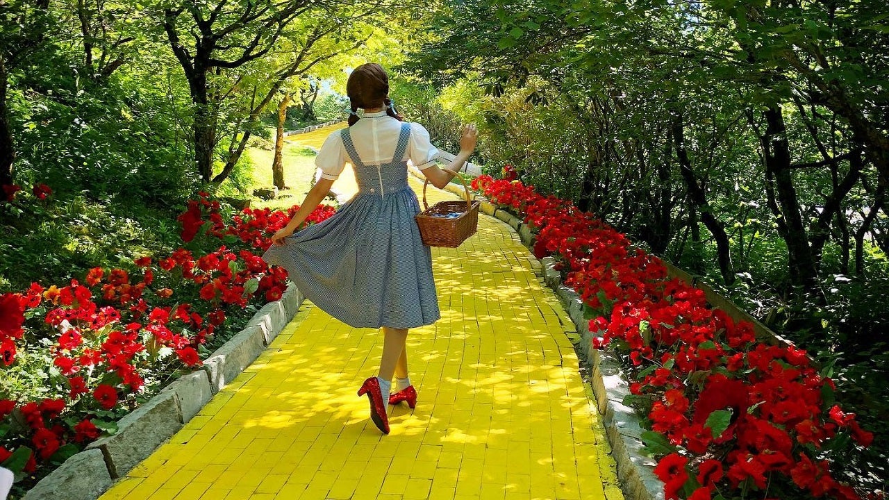 North Carolina's popular 'Wizard of Oz' theme park opening for tours
