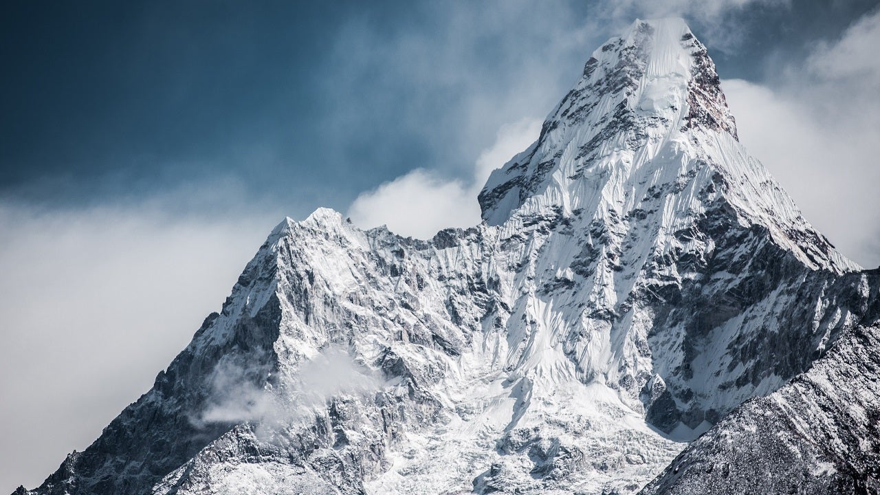 Mount Everest death toll rises to 11 amid overcrowding ...