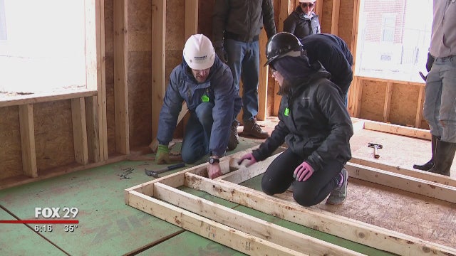 College students trade spring break for Habitat for Humanity