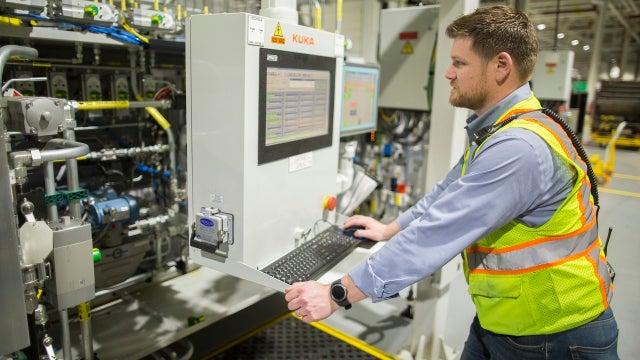 Seeing a twisting road ahead, Ford cuts 7K white-collar jobs