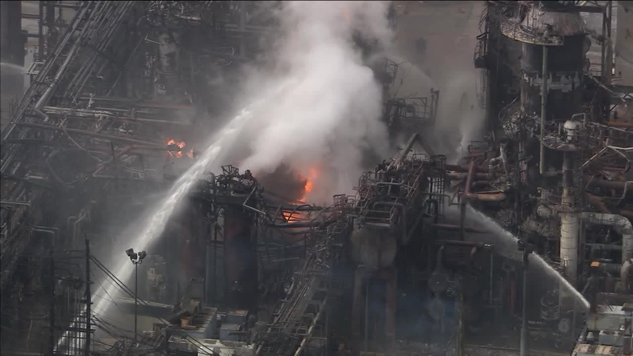 Officials South Philadelphia refinery fire contained, not under