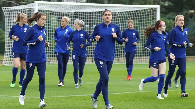 U.S. Soccer, women's team tentatively agree to mediate lawsuit