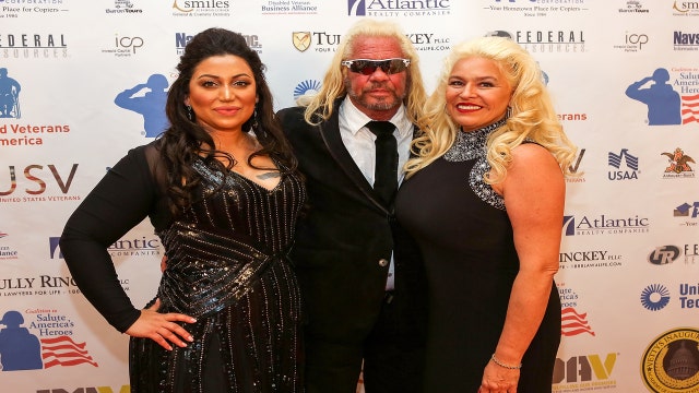 Beth Chapman remains in medically-induced coma